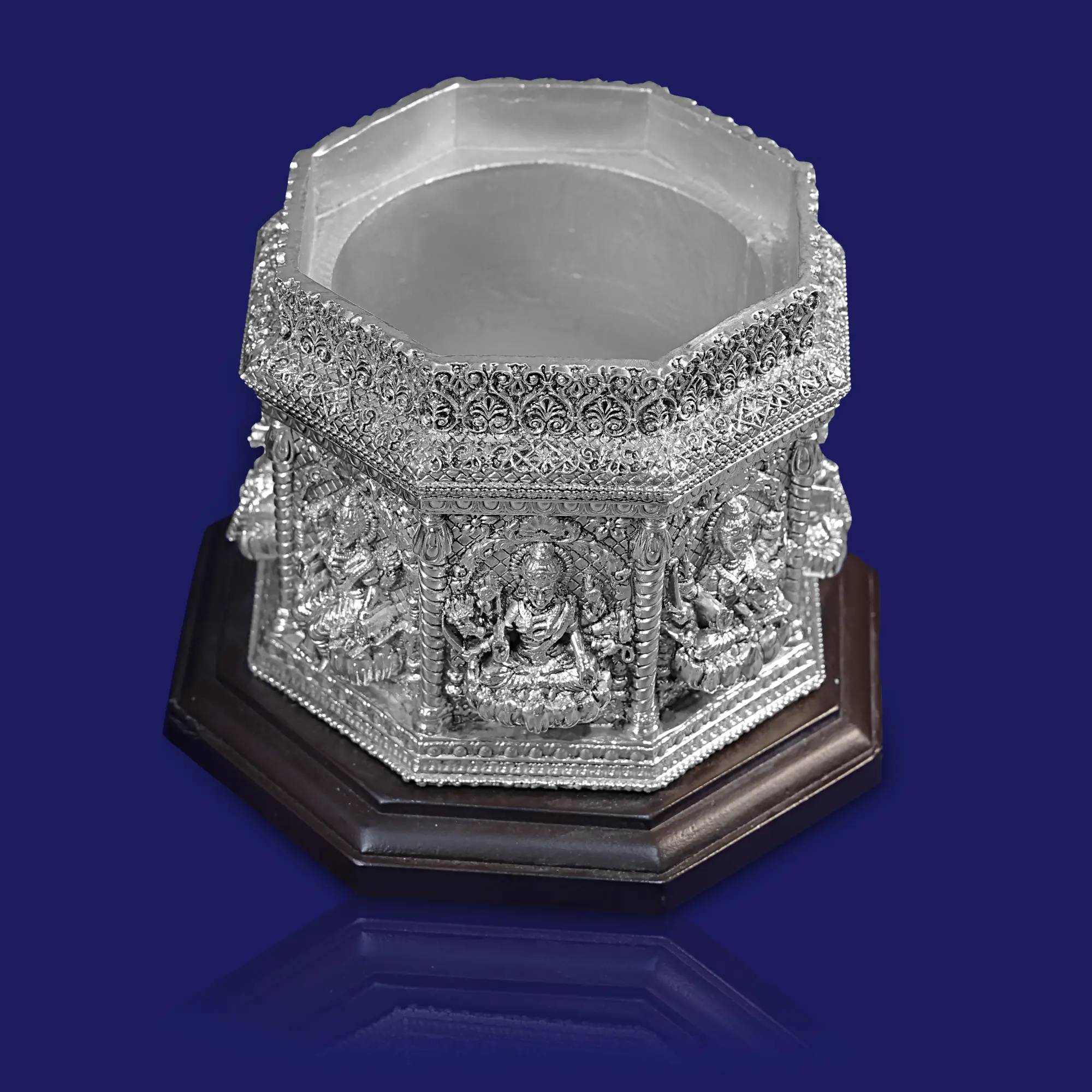 Ashta Lakshmi Vrinda Pot
